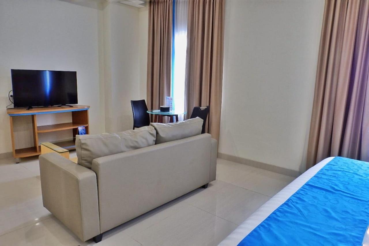 Hotel Brothers Biru Solo Baru Luaran gambar