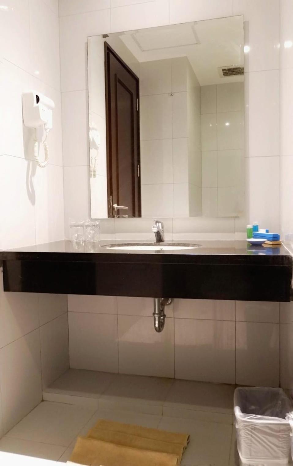 Hotel Brothers Biru Solo Baru Luaran gambar