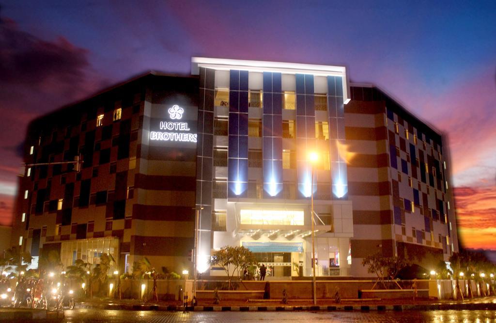 Hotel Brothers Biru Solo Baru Luaran gambar