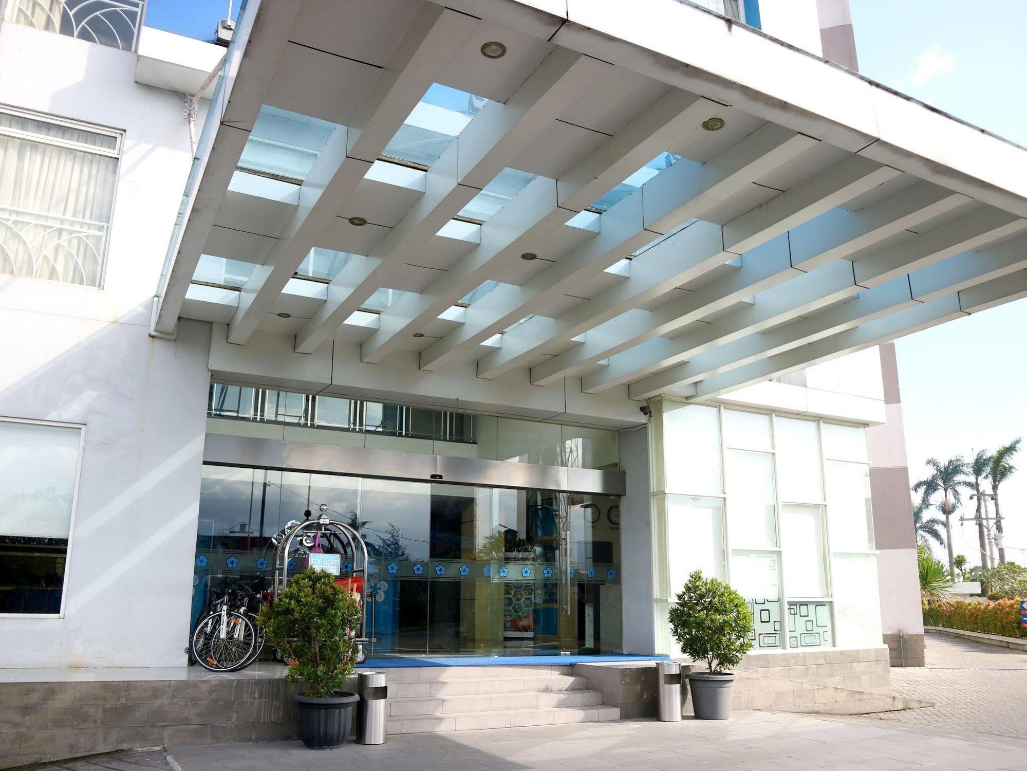 Hotel Brothers Biru Solo Baru Luaran gambar