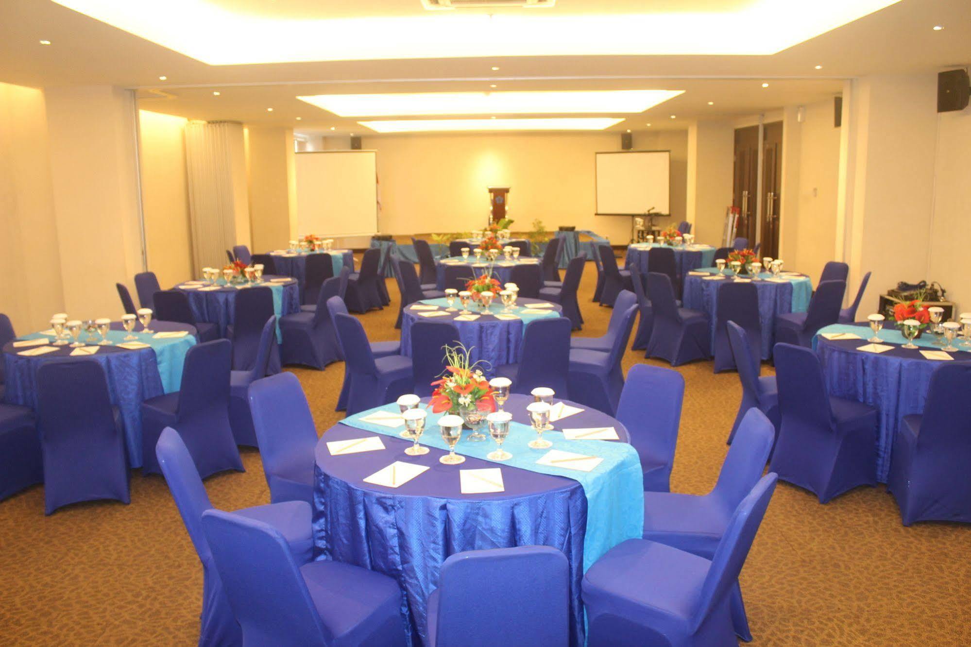 Hotel Brothers Biru Solo Baru Luaran gambar