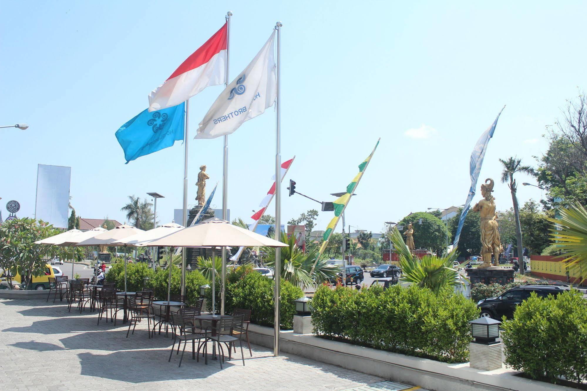 Hotel Brothers Biru Solo Baru Luaran gambar