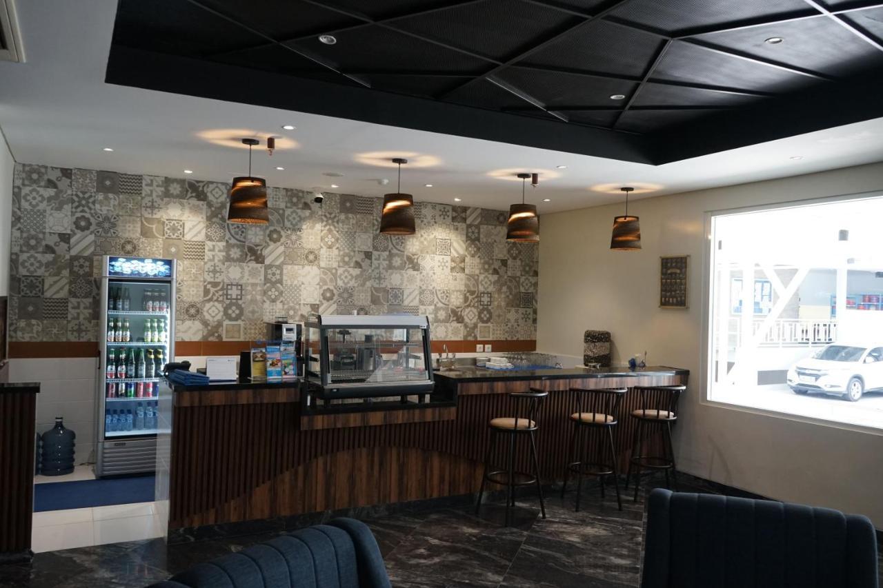 Hotel Brothers Biru Solo Baru Luaran gambar
